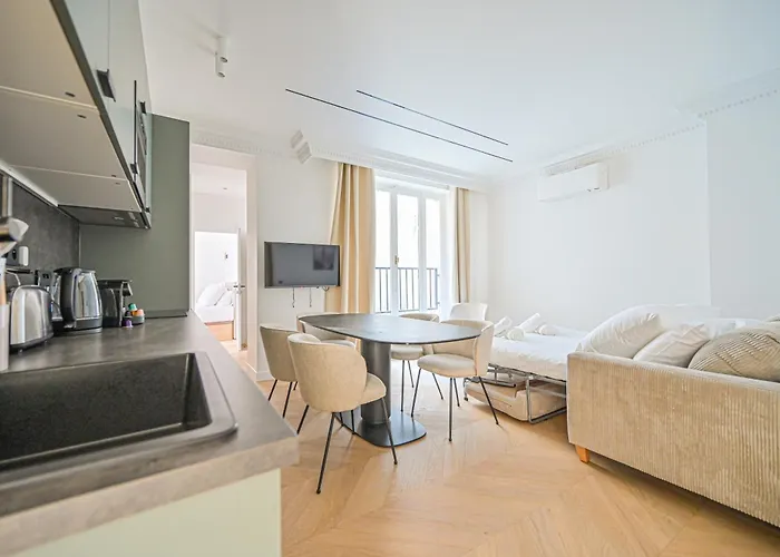Sumptuous & Serene Parisian Flat * Париж