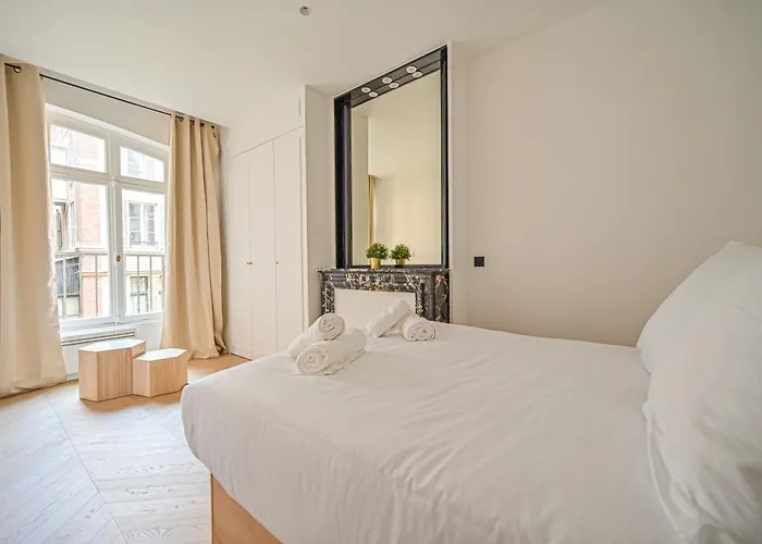 Апартаменты Sumptuous & Serene Parisian Flat